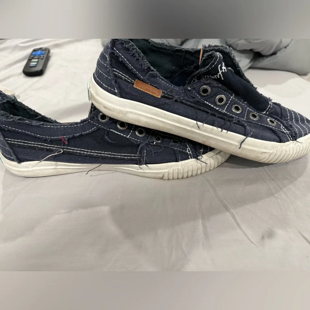 USED bundle of BLOWFISH sneakers and one pair Sperry’s… read description - Picture 13 of 15